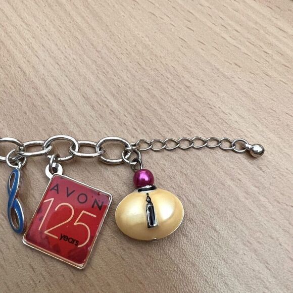 AVON Women's Celebrating 125 years charm bracelet 2011 - Picture 6 of 10